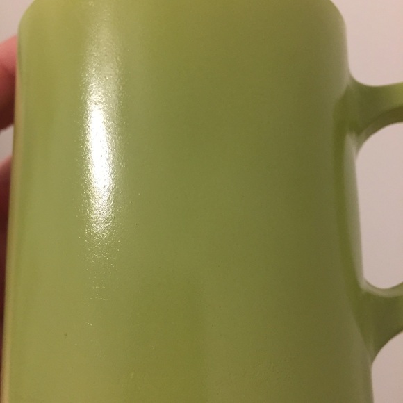 Set of 4 Vintage Green Milk Glass Mugs - Picture 5 of 9